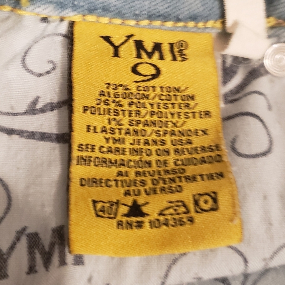 YMI WannaBettaButt? Hi Rise Stretch Lightwash Shorts Size 9 Juniors - Picture 10 of 11